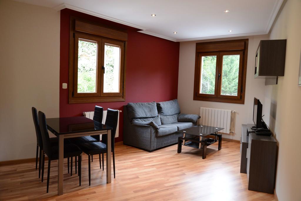 Apartamentos El Rincon De Limes Cangas De Narcea Quarto foto